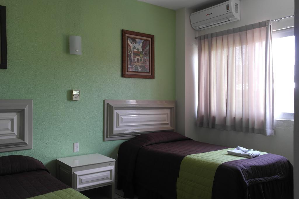 Hotel El Roble 툭스틀라 외부 사진