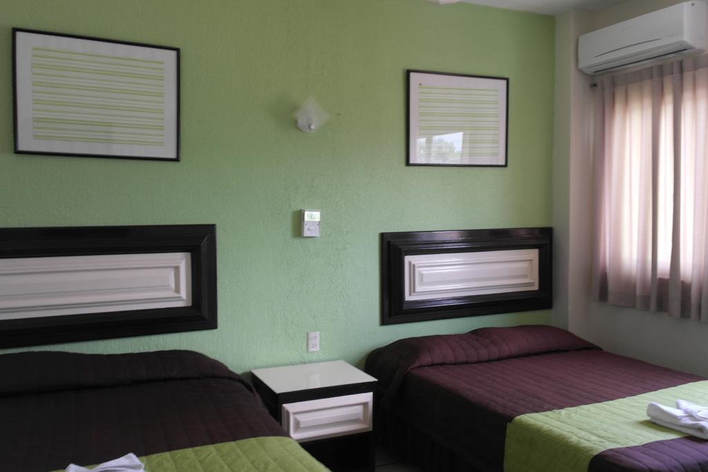 Hotel El Roble 툭스틀라 외부 사진