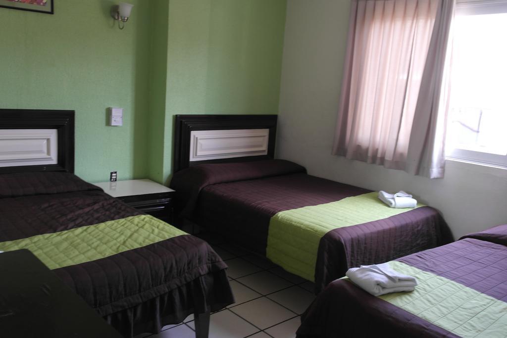 Hotel El Roble 툭스틀라 외부 사진